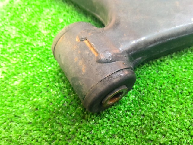 【中古】ミニキャブ GBD-U62T 左フロントロアアーム 4013A064