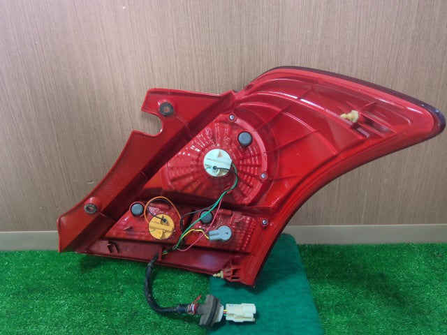 【中古】スイフト DBA-ZC72S 左 テールランプ