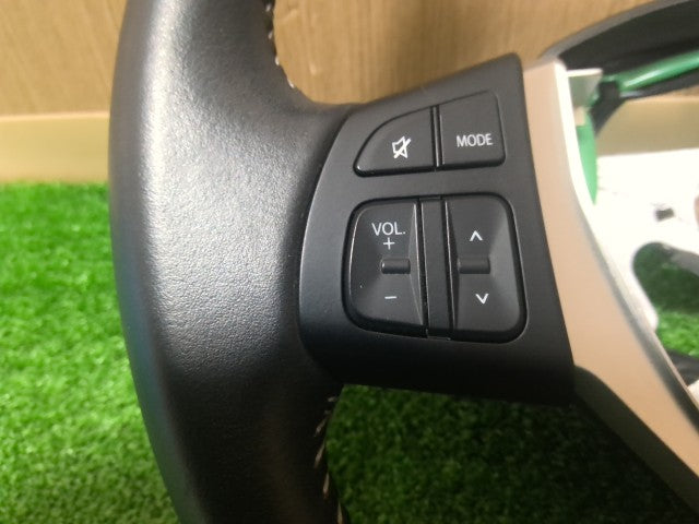 【中古】スイフト DBA-ZC72S ステアリングホイール レザー
