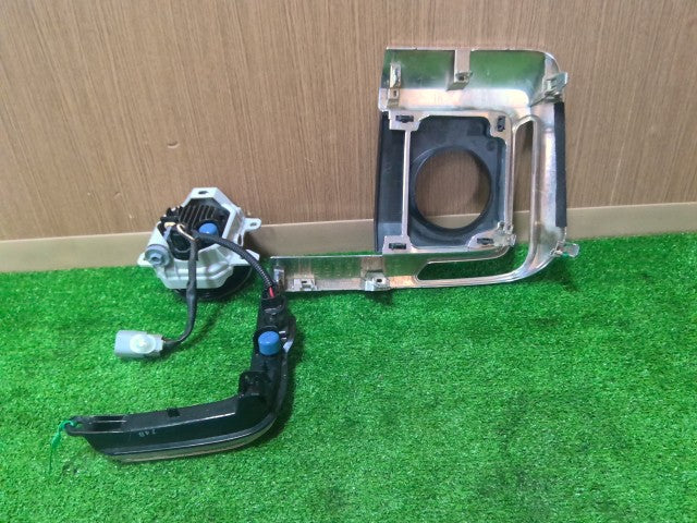 【中古】タント DBA-LA610S 右 フォグランプ