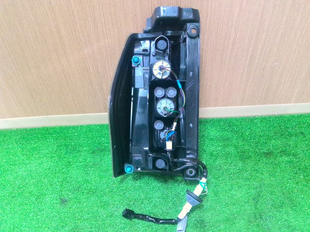 【中古】タント DBA-LA610S 右 テールランプ
