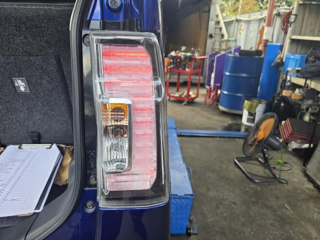【中古】タント DBA-LA610S 右 テールランプ
