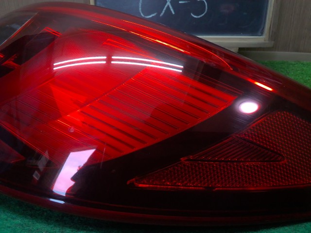 【中古】ＣＸ－５ LDA-KE2AW 右 テールランプ