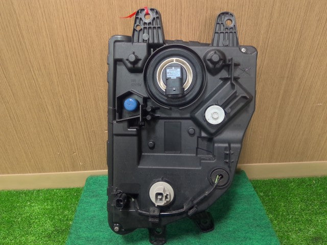 【中古】ｅＫクロススペース 4AA-B38A 左 フォグランプ