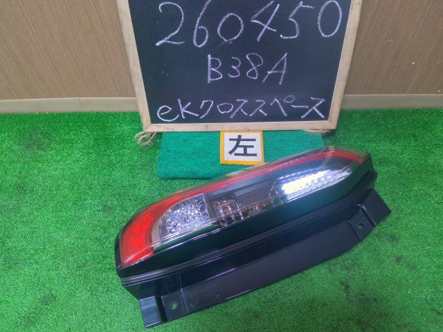 【中古】ｅＫクロススペース 4AA-B38A 左 テールランプ