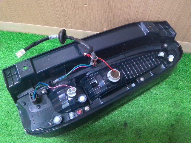 【中古】ｅＫクロススペース 4AA-B38A 左 テールランプ