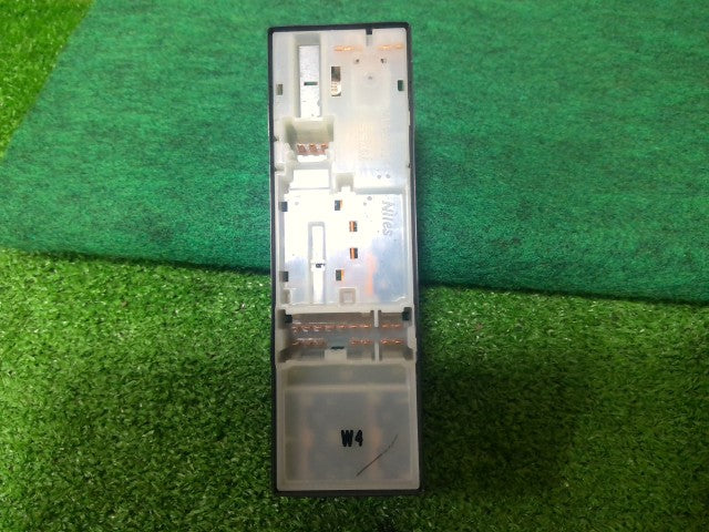 【中古】ｅＫクロススペース 4AA-B38A パワーウインドウスイッチ PWスイッチ