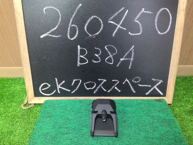 【中古】ｅＫクロススペース 4AA-B38A フロント ガラス