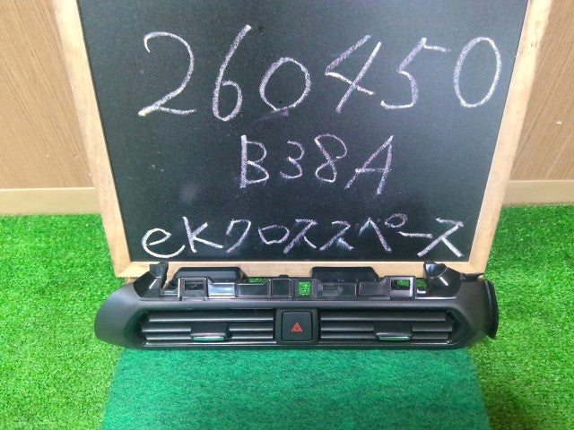 【中古】ｅＫクロススペース 4AA-B38A センター エアコン吹き出し口