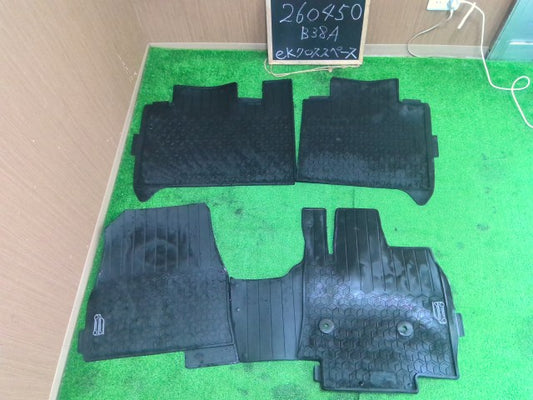 【中古】ｅＫクロススペース 4AA-B38A フロアマット ゴム