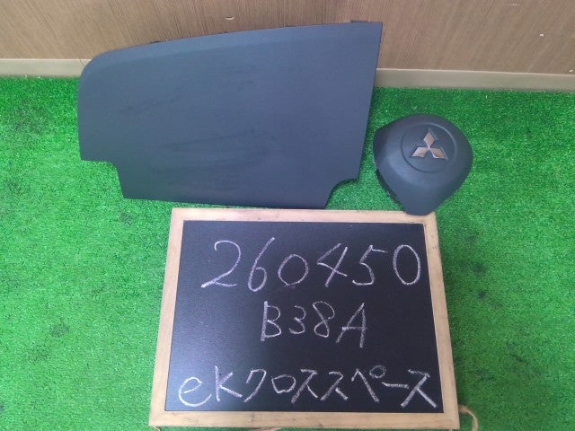 【中古】ｅＫクロススペース 4AA-B38A ホーンパッド 助手席側