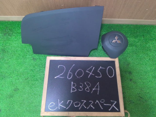 【中古】ｅＫクロススペース 4AA-B38A ホーンパッド 助手席側