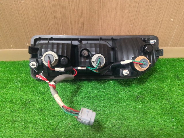 【中古】ジムニー 3BA-JB64W 左 テールランプ