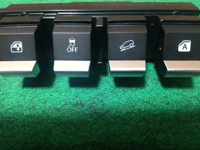 【中古】ジムニー 3BA-JB64W パワーウインドウスイッチ PWスイッチ