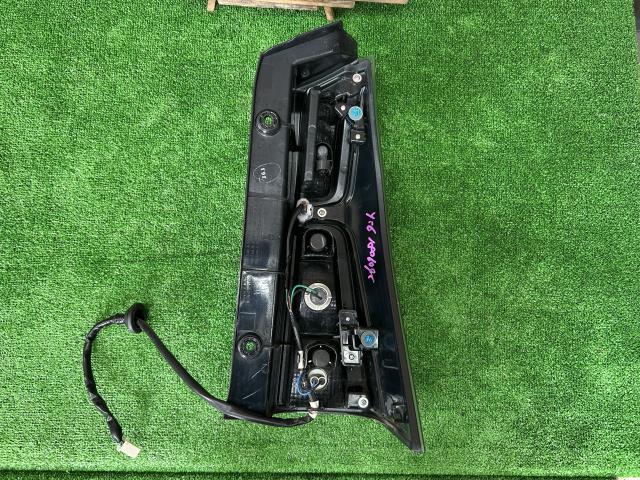 【中古】タント 6BA-LA650S 左テールランプ 左ブレーキランプ