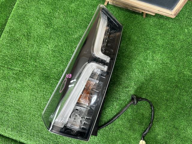 【中古】タント 6BA-LA650S 左テールランプ 左ブレーキランプ