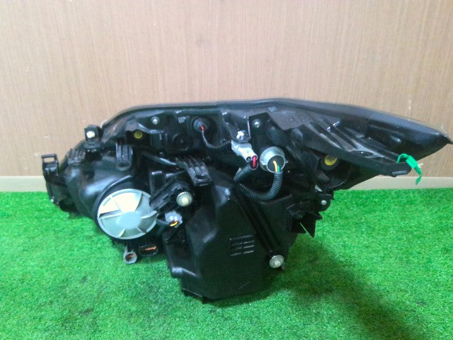 【中古】セレナ DAA-GFC27 右 ヘッドランプ