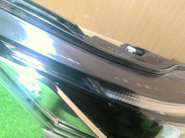 【中古】セレナ DAA-GFC27 右 ヘッドランプ