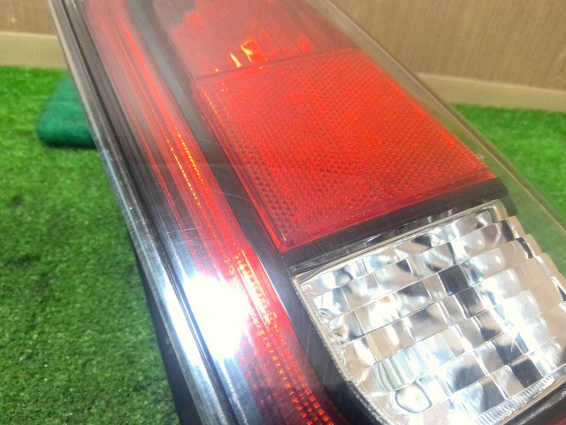 【中古】セレナ DAA-GFC27 右 テールランプ