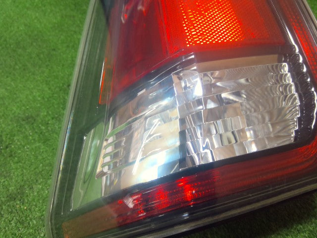 【中古】セレナ DAA-GFC27 左 テールランプ
