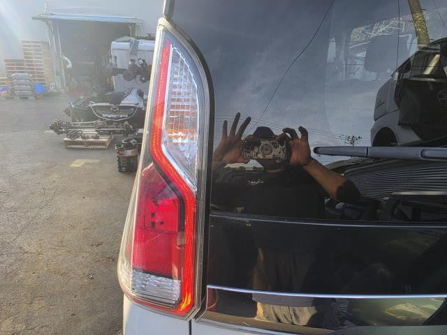 【中古】セレナ DAA-GFC27 左 テールランプ
