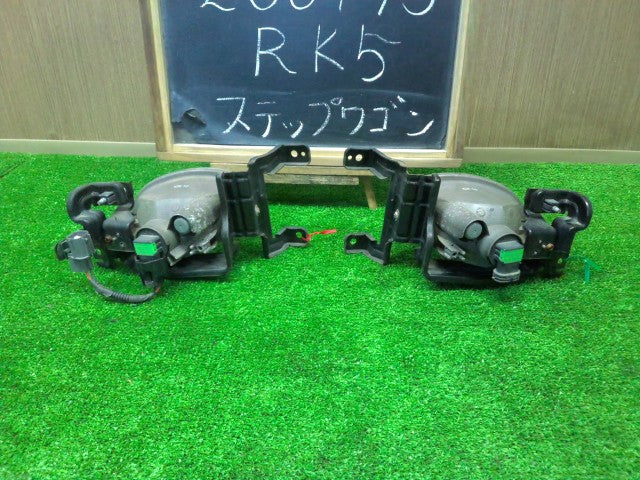 【中古】ステップワゴン DBA-RK5 フォグランプ 左右