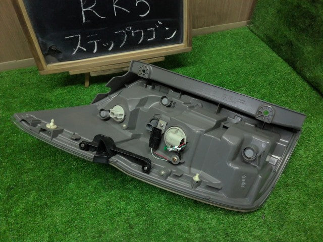 【中古】ステップワゴン DBA-RK5 右 テールランプ