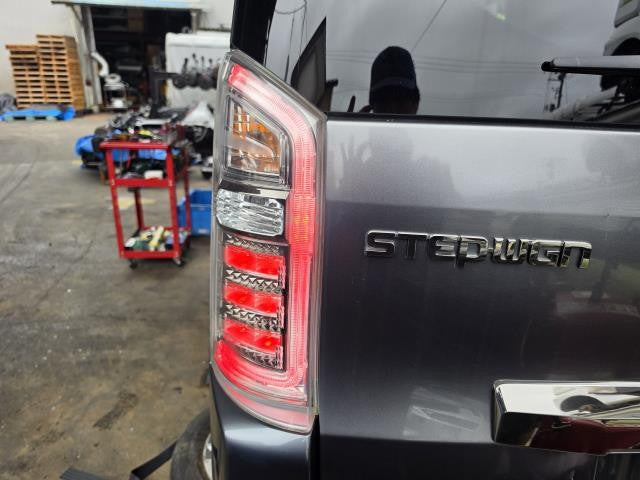 【中古】ステップワゴン DBA-RK5 左 テールランプ