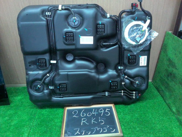 【中古】ステップワゴン DBA-RK5 フューエルタンク 燃料タンク