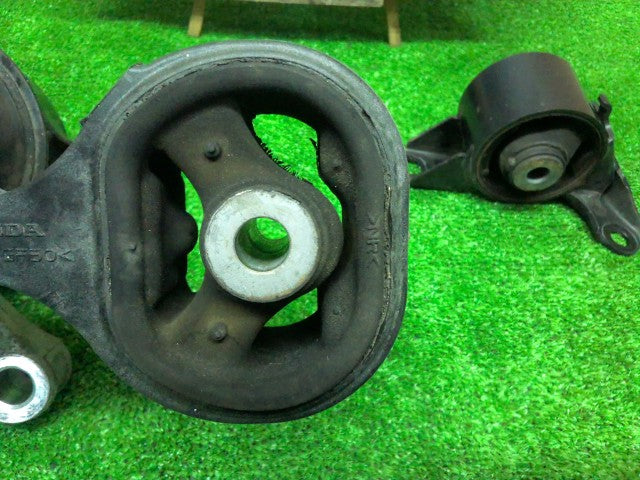 【中古】ステップワゴン DBA-RK5 エンジン マウント