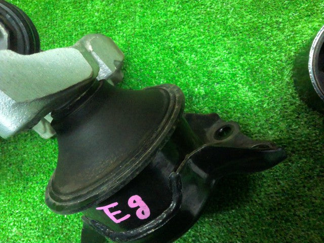 【中古】ステップワゴン DBA-RK5 エンジン マウント
