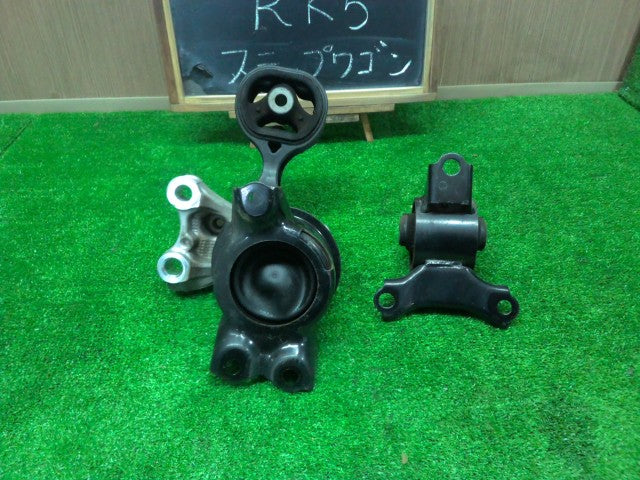 【中古】ステップワゴン DBA-RK5 エンジン マウント