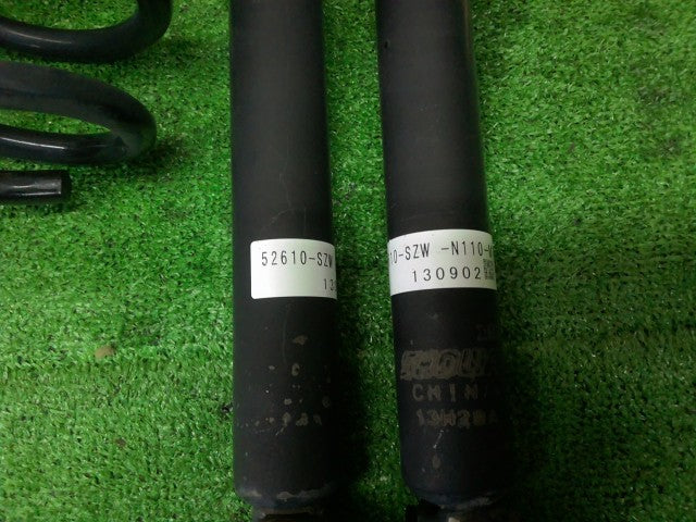 【中古】ステップワゴン DBA-RK5 リア ショック