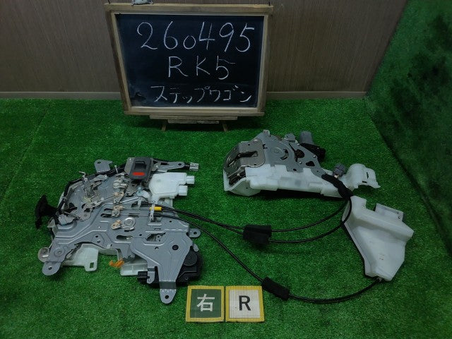 【中古】ステップワゴン DBA-RK5 右 リア