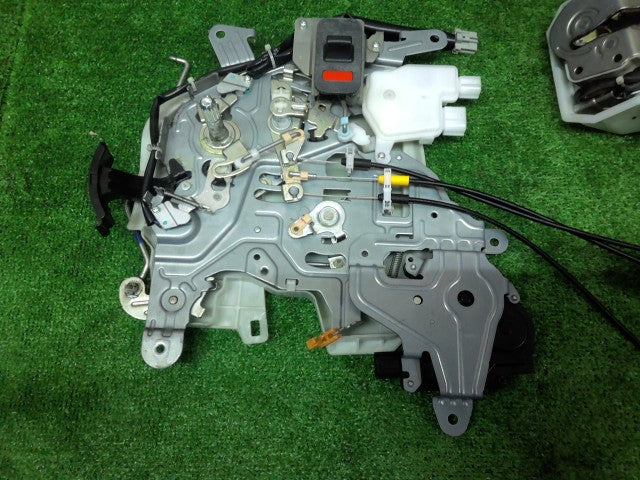 【中古】ステップワゴン DBA-RK5 右 リア