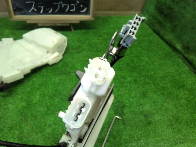 【中古】ステップワゴン DBA-RK5 右 リア