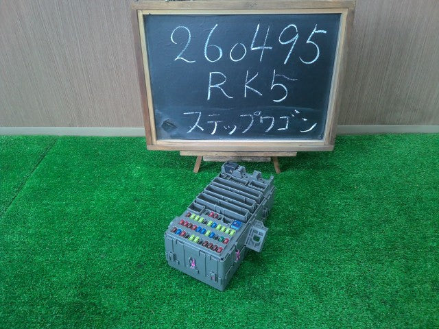 【中古】ステップワゴン DBA-RK5 運転席 側