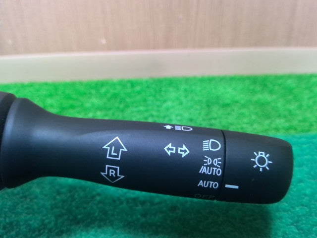 【中古】GR ８６ 3BA-ZN8 ライトスイッチ