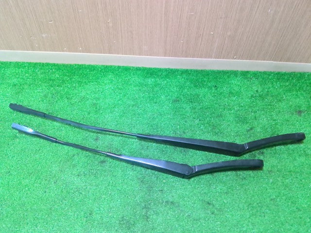 【中古】BMW LDA-HT20 フロント ワイパーアーム
