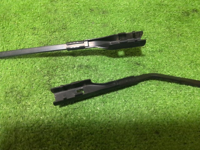 【中古】BMW LDA-HT20 フロント ワイパーアーム