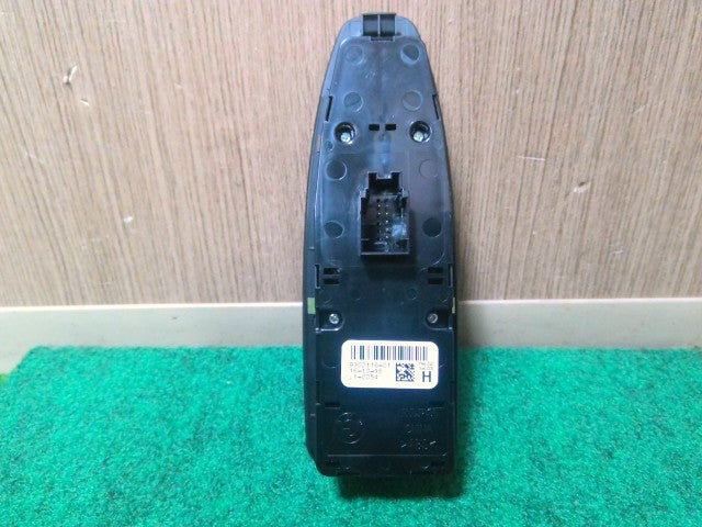 【中古】BMW LDA-HT20 パワーウインドウスイッチ PWスイッチ