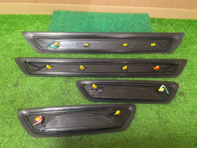 【中古】BMW LDA-HT20 スカッフプレート 4点セット