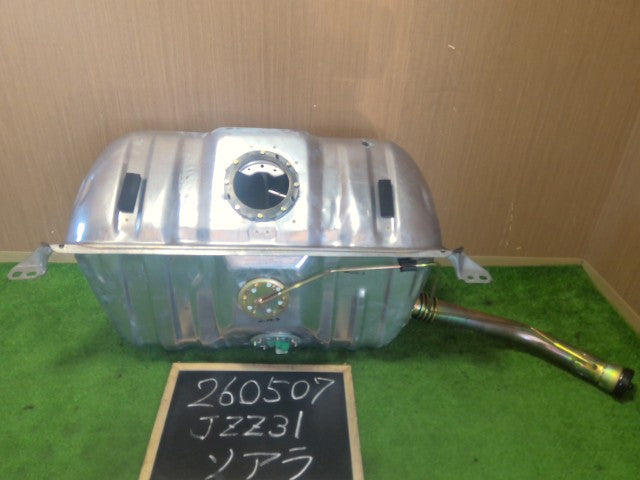 【中古】ソアラ E-JZZ31 フューエルタンク 燃料タンク