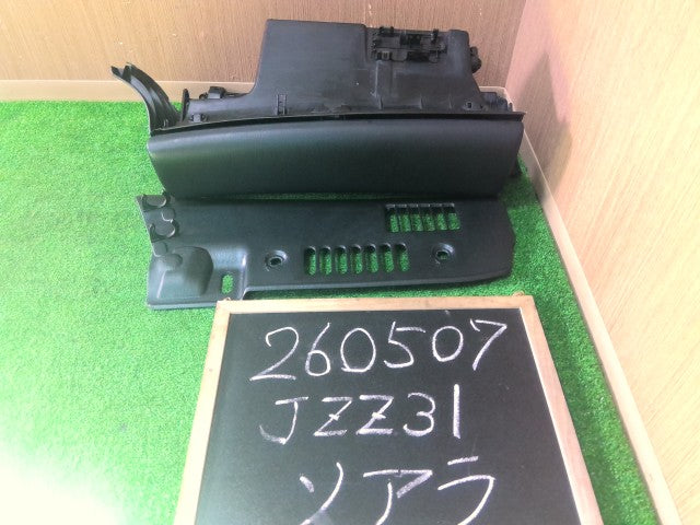 【中古】ソアラ E-JZZ31 グローブＢＯＸ 上下セット