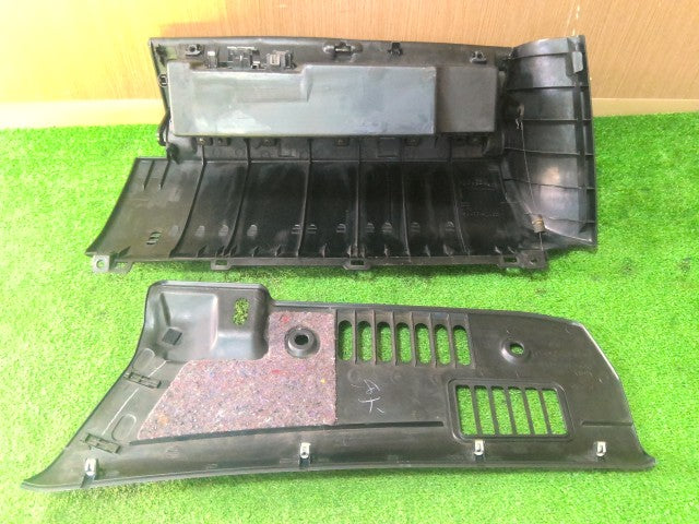 【中古】ソアラ E-JZZ31 グローブＢＯＸ 上下セット