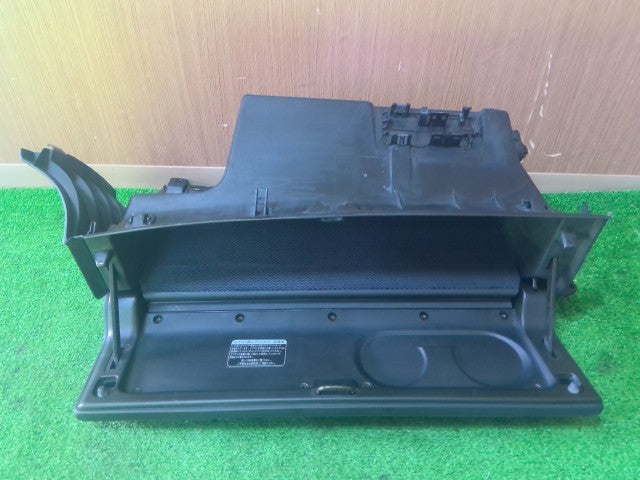 【中古】ソアラ E-JZZ31 グローブＢＯＸ 上下セット