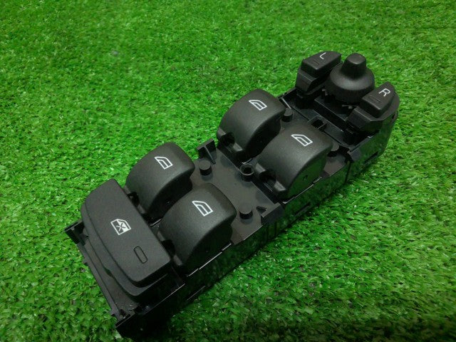 【中古】ボルボ 40シリーズ DBA-MB5204T パワーウインドウスイッチ