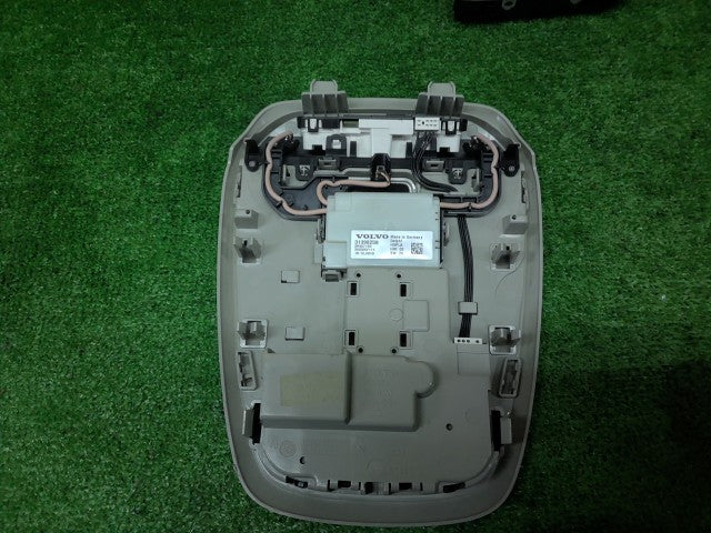 【中古】ボルボ 40シリーズ DBA-MB5204T ルームランプ