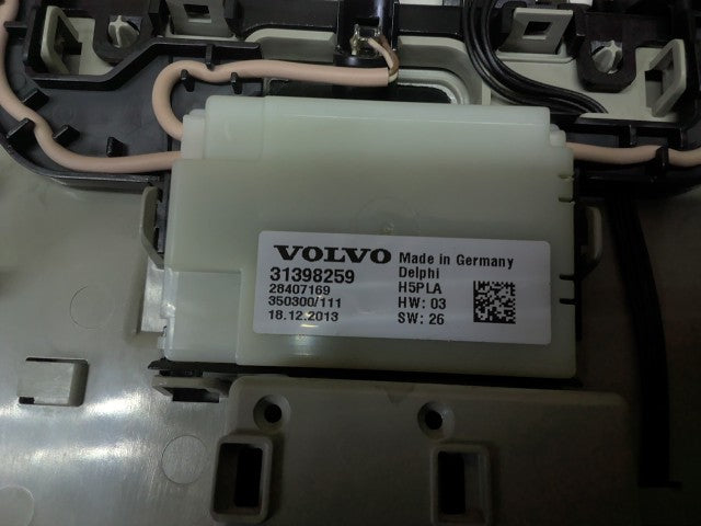 【中古】ボルボ 40シリーズ DBA-MB5204T ルームランプ