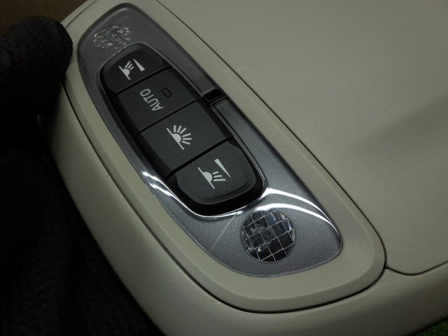 【中古】ボルボ 40シリーズ DBA-MB5204T ルームランプ
